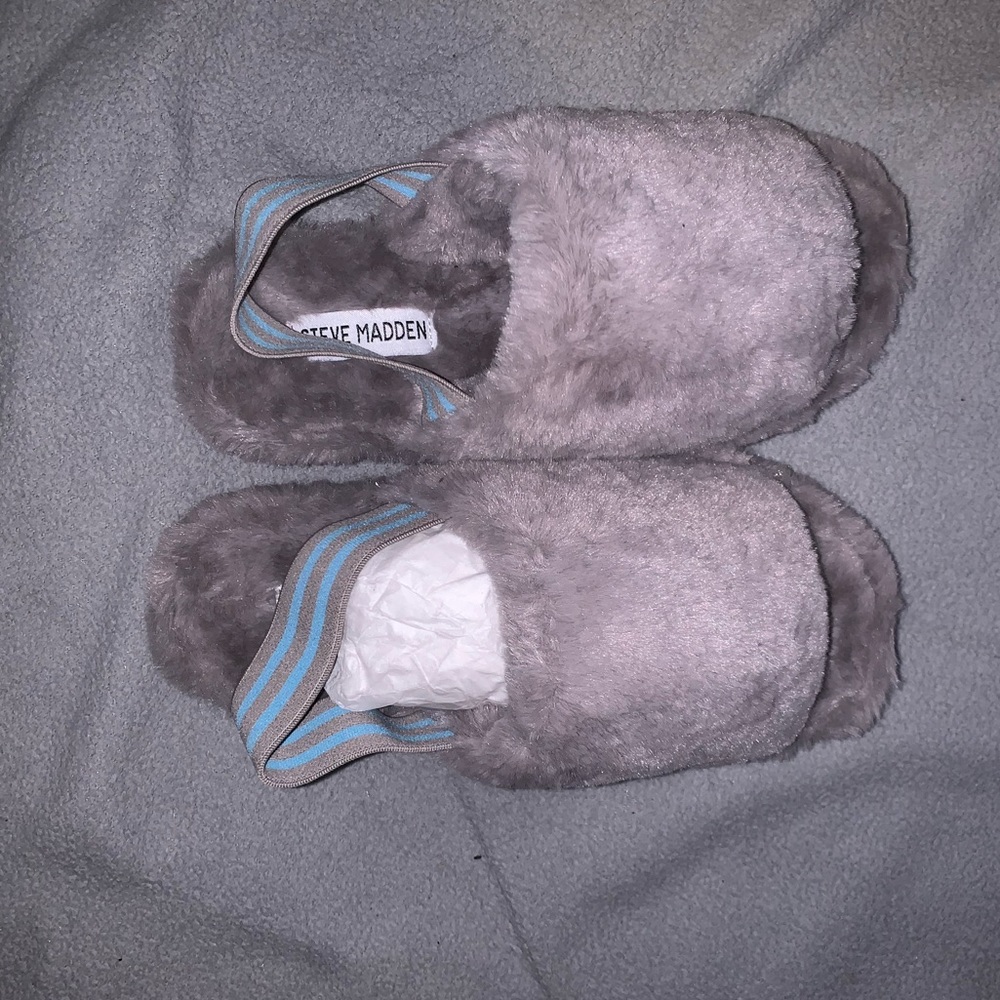 Never worn Steve Madden slippers